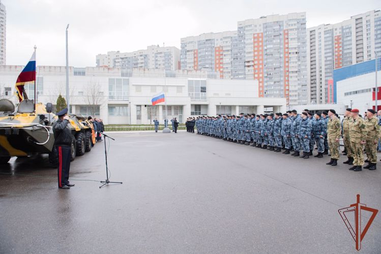 Вернувшихся домой участников спецоперации на Украине встретили в Москве