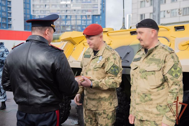 Вернувшихся домой участников спецоперации на Украине встретили в Москве