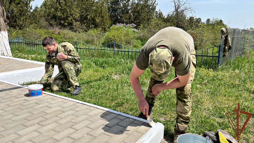 Росгвардейцы благоустроили место захоронения погибших красноармейцев в Чеченской Республике