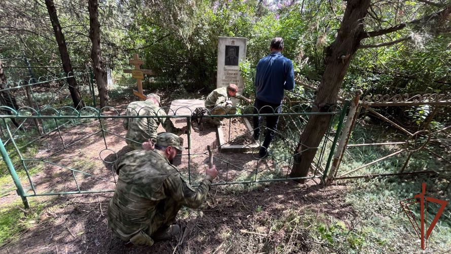 Росгвардейцы благоустроили место захоронения погибших красноармейцев в Чеченской Республике