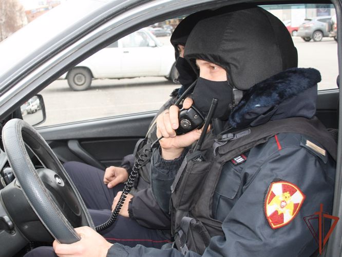 Росгвардейцы помогли барнаульским полицейским раскрыть серию уличных грабежей