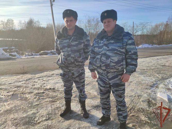 Росгвардейцы оказали медпомощь потерявшей сознание жительнице Великого Устюга