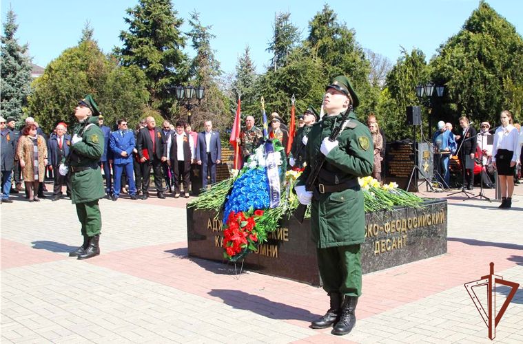 Военнослужащие Росгвардии отметили 78-летие освобождения города-героя Керчь от немецко-фашистских захватчиков