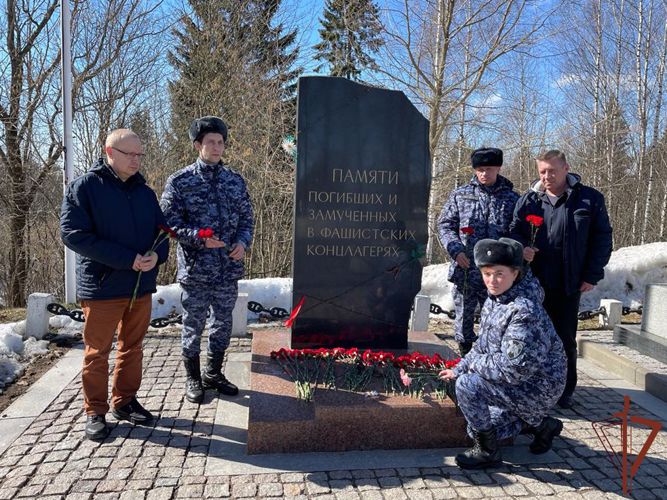 Росгвардейцы почтили память узников фашистских концлагерей в Санкт-Петербурге
