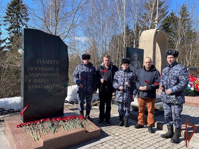 Росгвардейцы почтили память узников фашистских концлагерей в Санкт-Петербурге