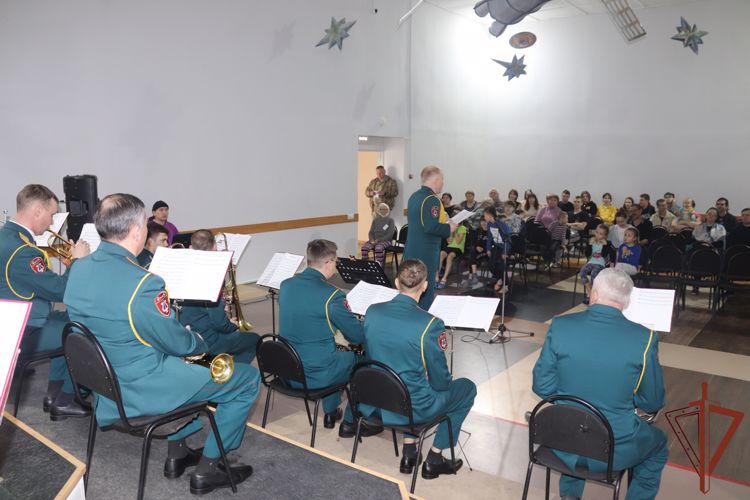 В Самарской области росгвардейцы организовали концерт для беженцев из Донбасса
