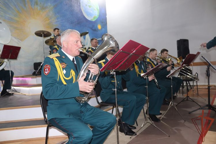 В Самарской области росгвардейцы организовали концерт для беженцев из Донбасса