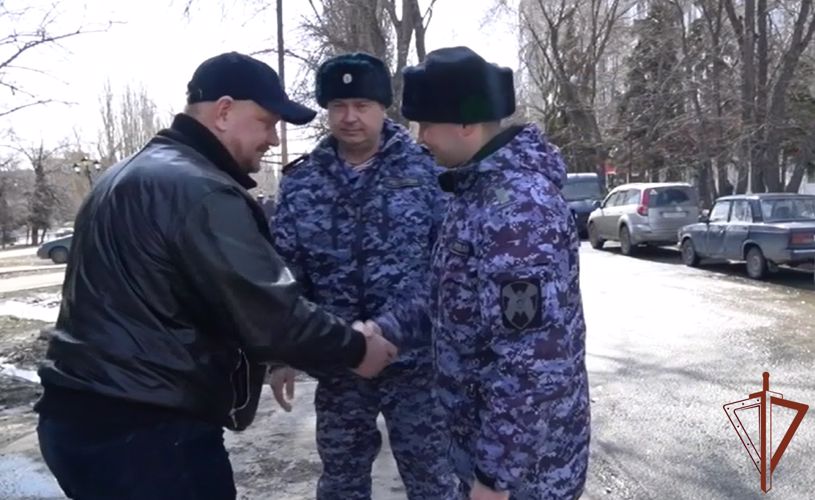 Сотрудники Росгвардии спасли жизнь пожилому саратовцу (видео)