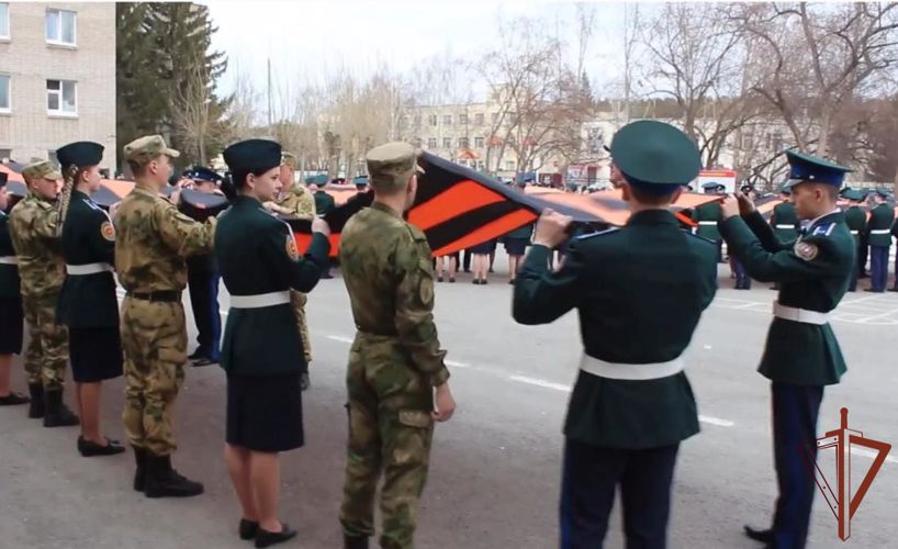 Росгвардейцы на Урале продолжают участие в акции «Своих не бросаем» (видео)