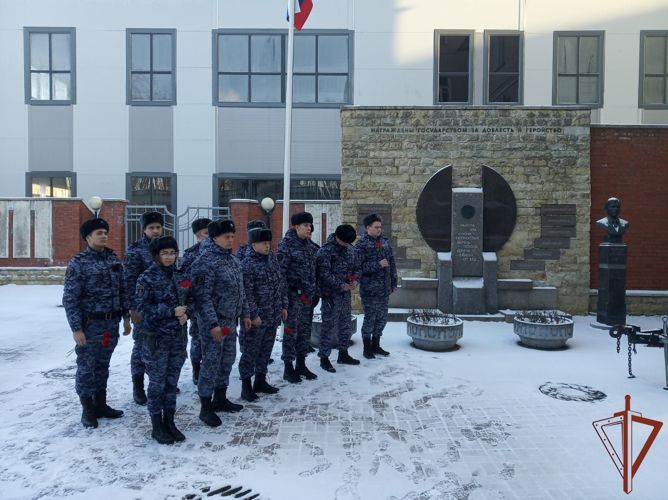 Росгвардейцы почтили память сослуживца, погибшего при исполнении служебного долга