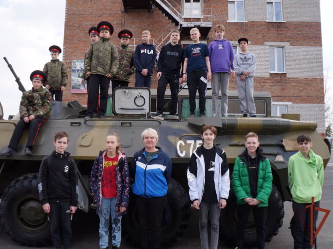 В профессиональный праздник северское соединение Росгвардии открыло свои двери школьников и студентов