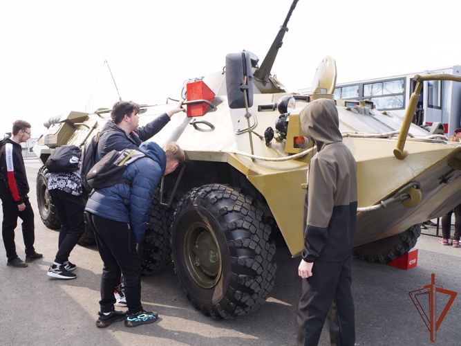В профессиональный праздник северское соединение Росгвардии открыло свои двери школьников и студентов