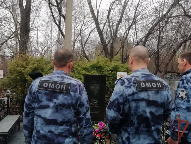 В Управлении Росгвардии по Алтайскому краю почтили память погибшего сотрудника ОМОН