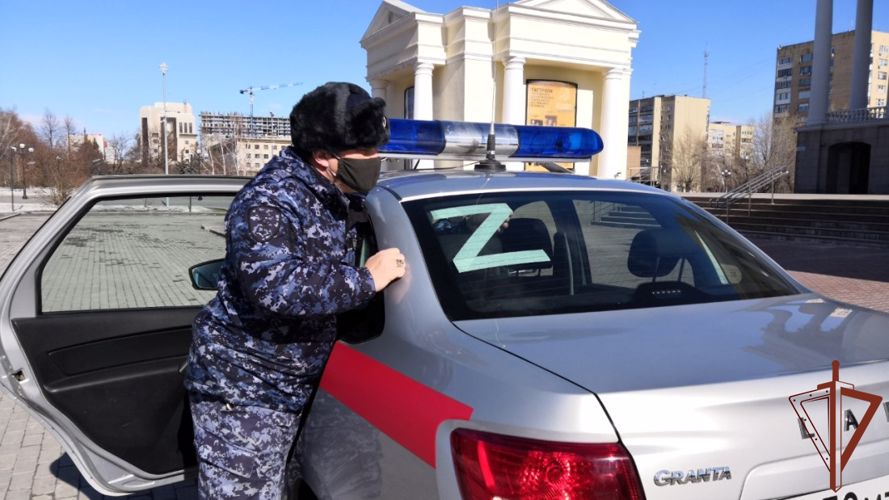 Росгвардейцы присоединились ко всероссийской акции «Своих не бросаем» в Тюмени (видео)