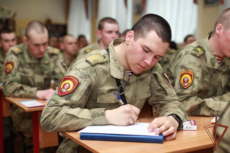 Курсанты Новосибирского военного института Росгвардии приняли участие во всероссийской акции «Тотальный диктант»