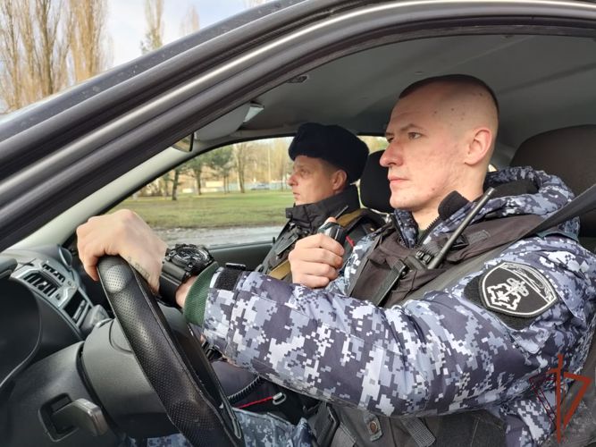 Патруль Росгвардии спас провалившегося в канализационный люк ребенка в Курске