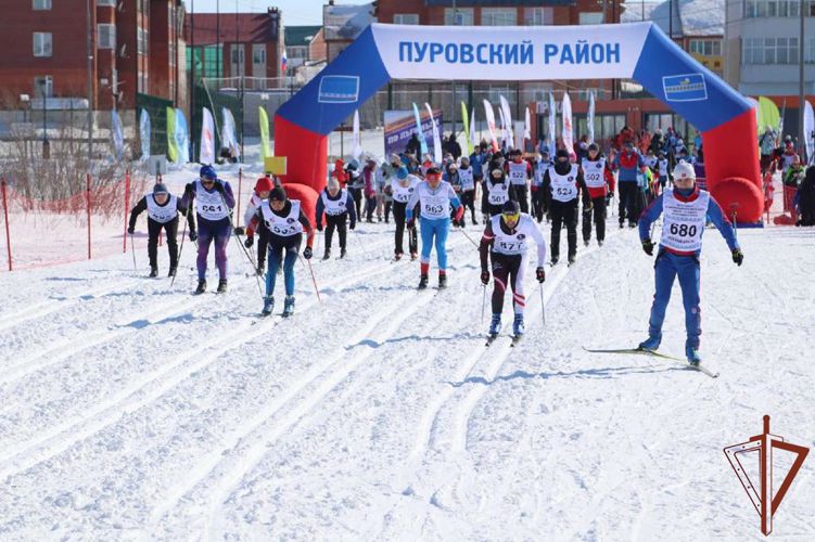 Спортсмен-росгвардеец одержал победу в лыжной гонке «Ямальская лыжня - 2022»