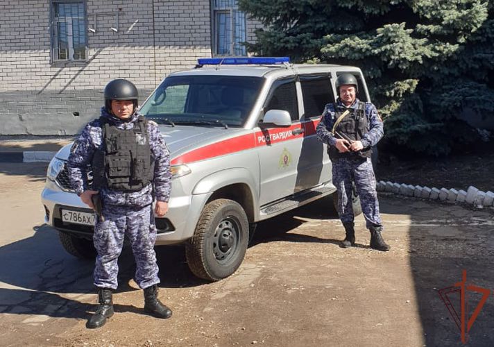Патруль Росгвардии задержал в Подмосковье подозреваемого в причинении ножевых ранений
