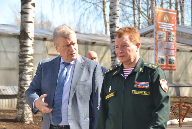 Командующий Приволжским округом Росгвардии вручил госнаграды участникам специальной военной операции