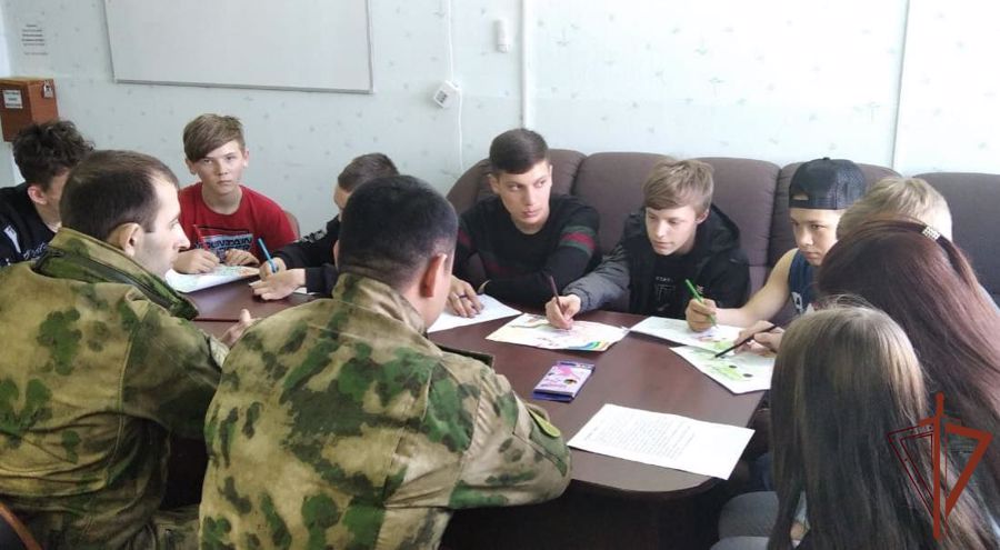 Росгвардейцы на Урале продолжают участие в акции «Своих не бросаем» (видео)