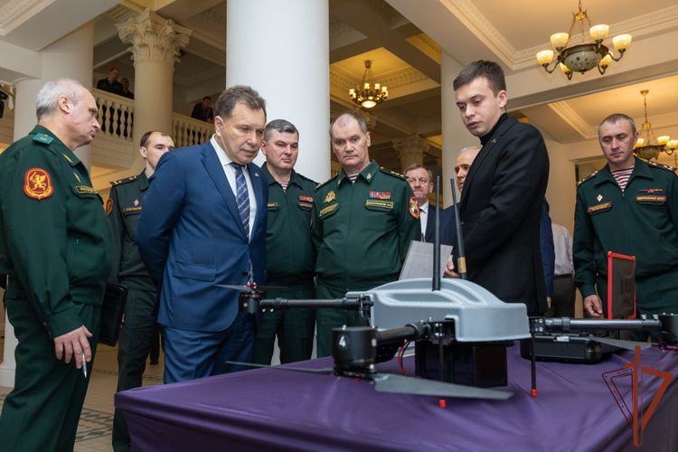 Заместитель директора Росгвардии генерал-полковник Алексей Беззубиков провел итоговое заседание научно-технического совета ведомства