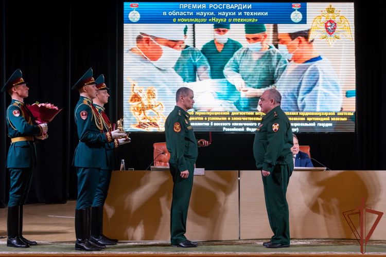 Заместитель директора Росгвардии генерал-полковник Алексей Беззубиков провел итоговое заседание научно-технического совета ведомства