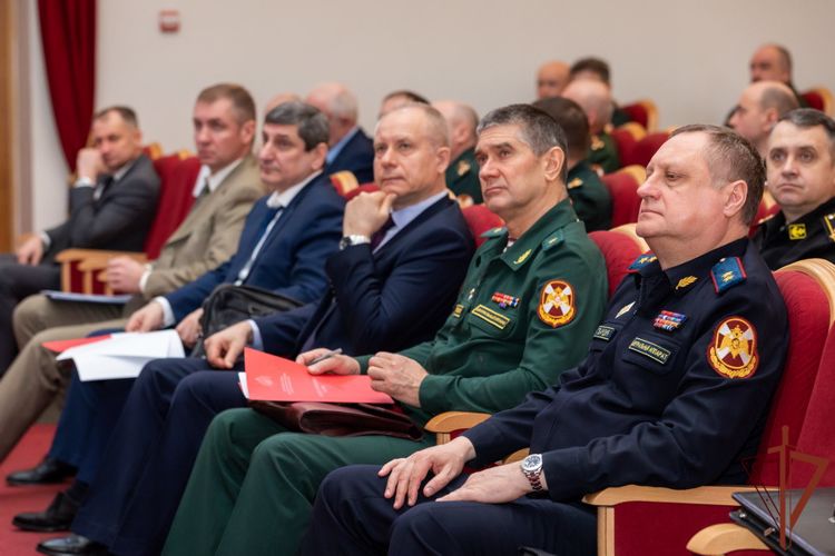 Заместитель директора Росгвардии генерал-полковник Алексей Беззубиков провел итоговое заседание научно-технического совета ведомства