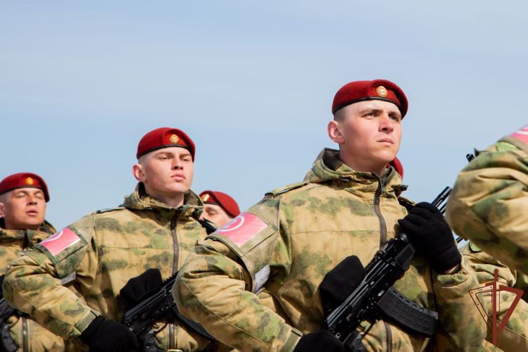 Военнослужащие Росгвардии приняли участие в тренировках перед парадом Победы 