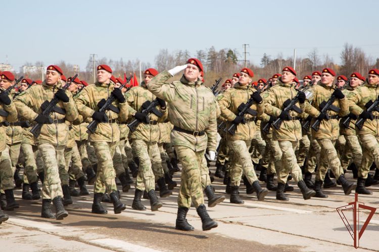 Военнослужащие Росгвардии приняли участие в тренировках перед парадом Победы 