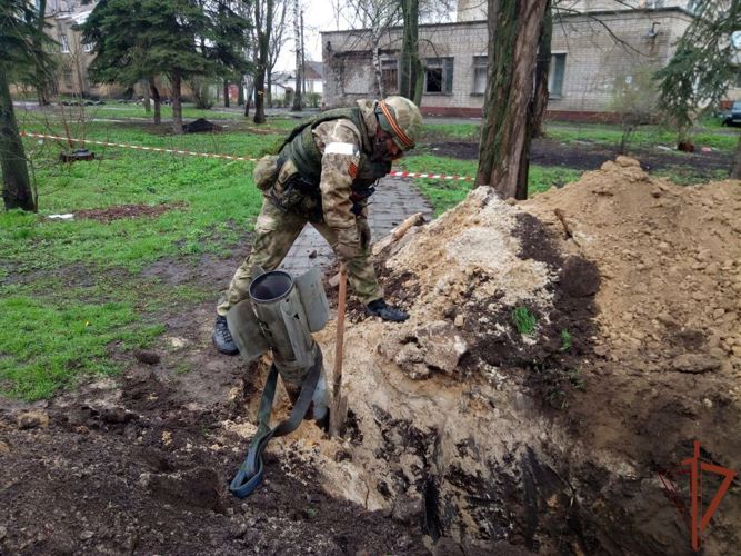 Военные инженеры Росгвардии обезвредили 50 неразорвавшихся боеприпасов в Харьковской области