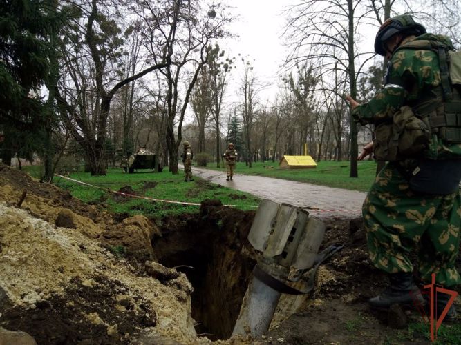 Военные инженеры Росгвардии обезвредили 50 неразорвавшихся боеприпасов в Харьковской области