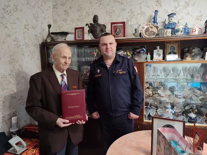 Росгвардейцы поздравили с 91-летием ветерана службы в Москве