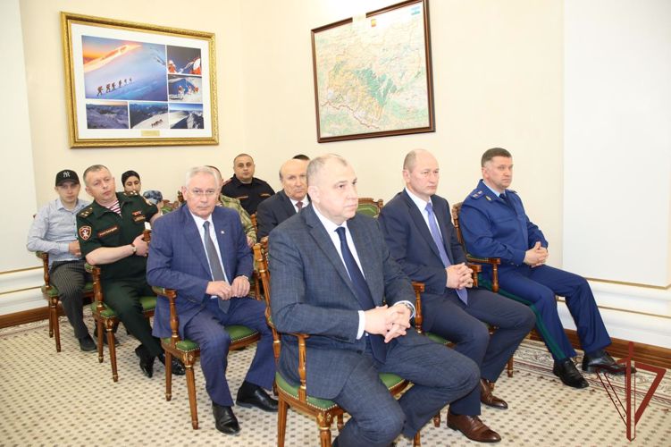  В Кабардино-Балкарии передали государственные награды семьям погибших при исполнении воинского долга росгвардейцев