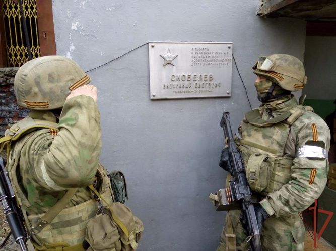 Росгвардия почтила память бойцов Великой Отечественной войны и воинов-интернационалистов в Харьковской области