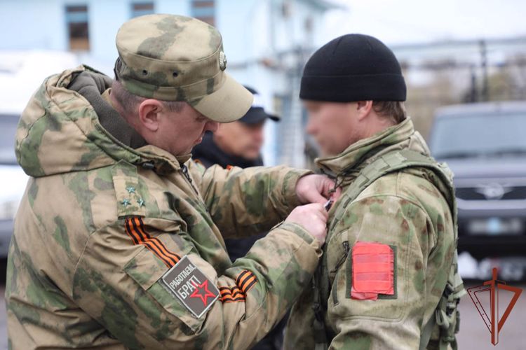 Участвующие в специальной военной операции росгвардейцы удостоены ведомственных наград