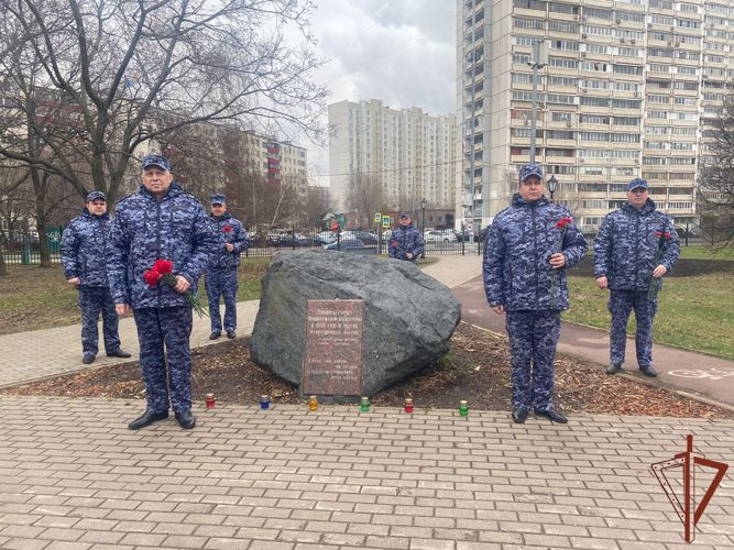 Акцию, посвященную 36-й годовщине аварии на Чернобыльской АЭС, провели в Москве сотрудники Росгвардии