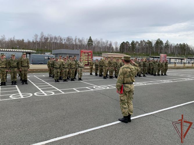   76-ю годовщину создания воинских частей по охране важных государственных объектов отметили в Уральском округе Росгвардии