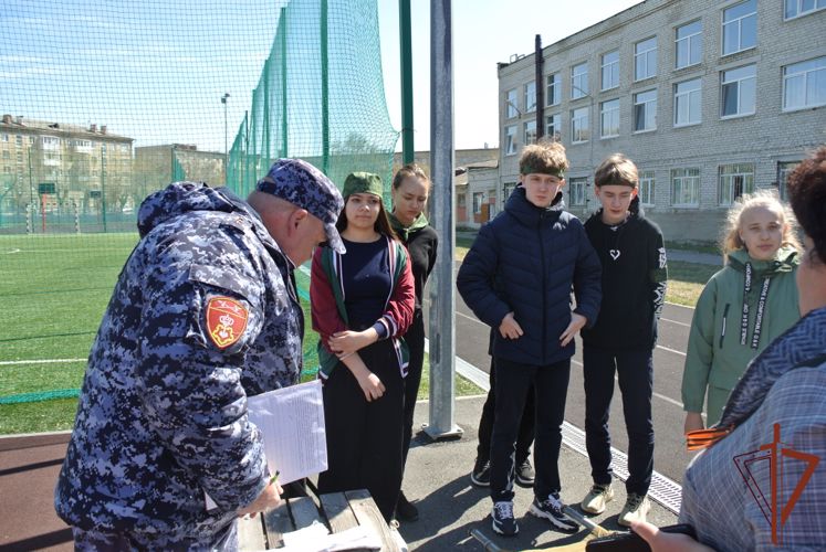  Для молодежи Среднего Урала росгвардейцы провели цикл патриотических мероприятий