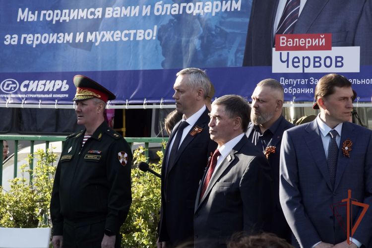 Ансамбль и оркестр Росгвардии выступили на праздничном концерте ко Дню Победы для жителей Новосибирска