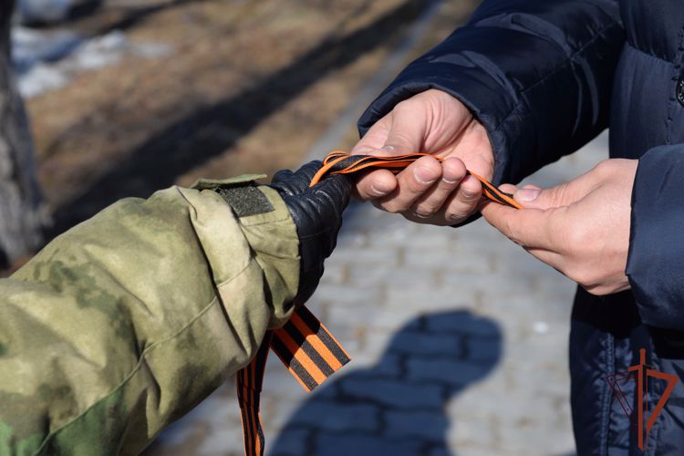 Росгвардия на Ямале присоединилась ко Всероссийской патриотической акции «Георгиевская лента» 