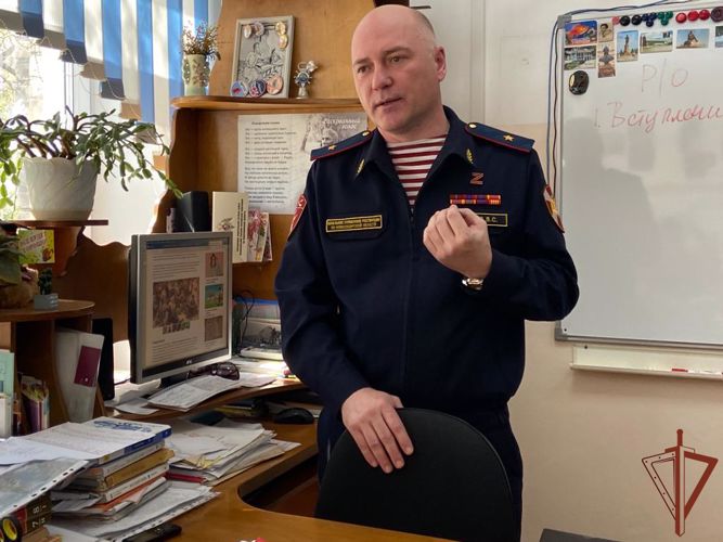 В канун Дня Победы начальник Управления Росгвардии по Новосибирской области встретился с подшефным классом 