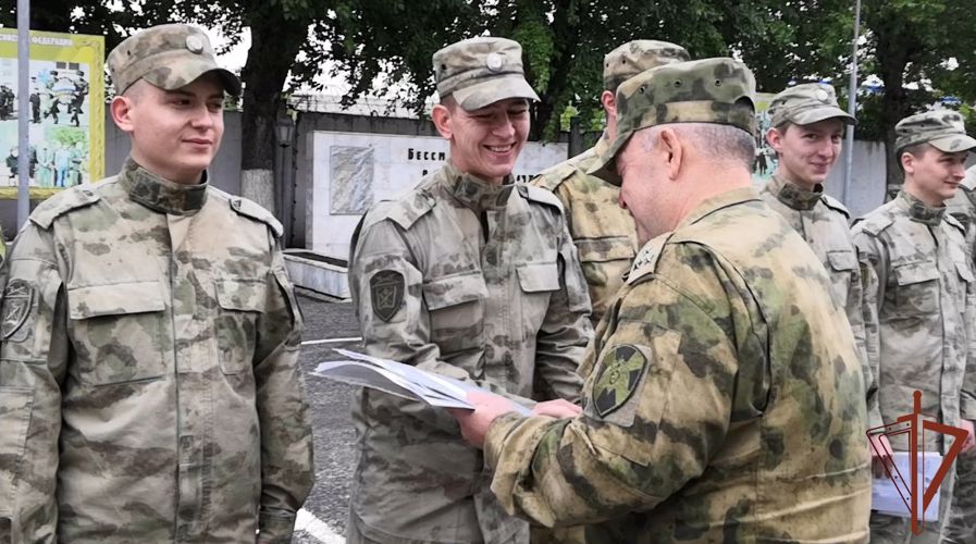 В Уральском округе Росгвардии чествовали военнослужащих по призыву, достойно выполнивших свой конституционный долг