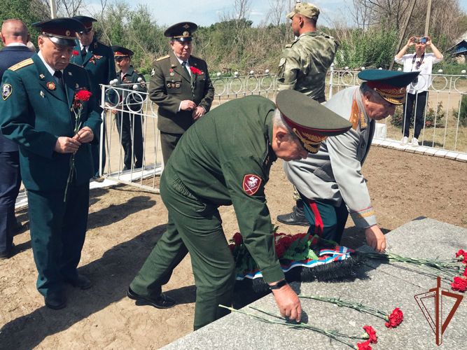 Память дважды Героя Советского Союза почтили росгвардейцы в Ростовской области