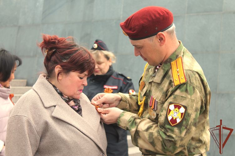 Росгвардейцы в Бурятии проводят акцию «Георгиевская ленточка»
