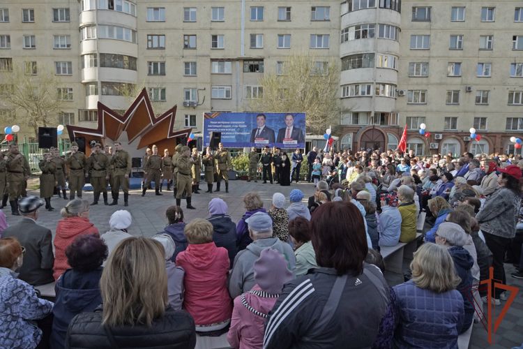 Ансамбль и оркестр Росгвардии выступили на праздничном концерте ко Дню Победы для жителей Новосибирска