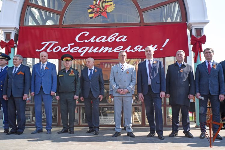 Росгвардейцы встретили поезд-музей «Эшелон Победы» в столице Сибири 