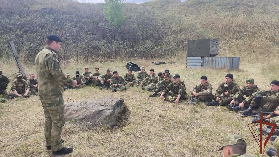 В Уральском округе состоялись военно-патриотические мероприятия для подшефной молодежи