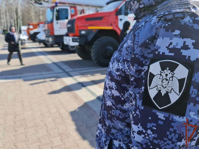 Росгвардия обеспечила общественную безопасность при праздновании Дня весны и труда на Урале