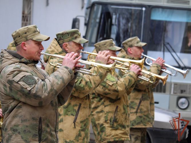 Росгвардия в Чувашии поздравила ветеранов войны и тружеников тыла с наступающим Днем Победы