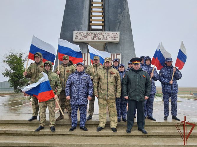 Росгвардейцы Южного округа провели автопробег «Вахта памяти. Сыны великой Победы»